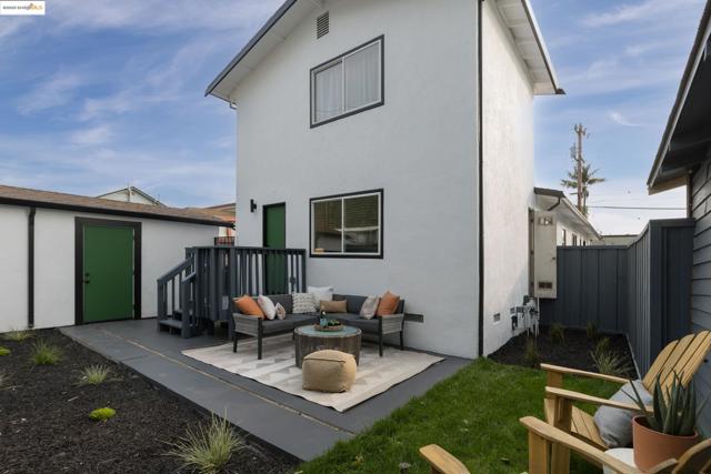 3508 Lyon Ave, Oakland CA: https://media.crmls.org/mediaz/117debae-ddc2-4b3d-a5bf-96ed1ea63ce7.jpg