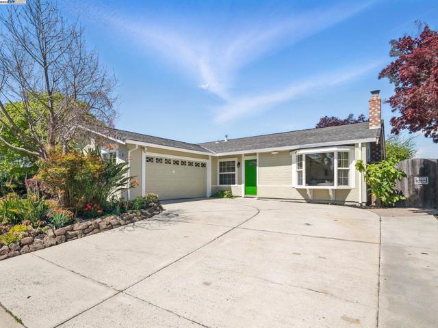 33537 Bardolph Cir, Fremont CA: https://media.crmls.org/mediaz/117e4fc9-b288-4bb9-a9ea-f871e05c6ca8.jpg