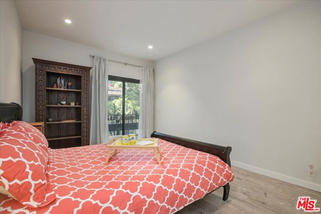 8675 Falmouth Avenue, Playa del Rey CA: https://media.crmls.org/mediaz/117e55b9-d579-4bbc-b46c-25125c9325e5.jpg
