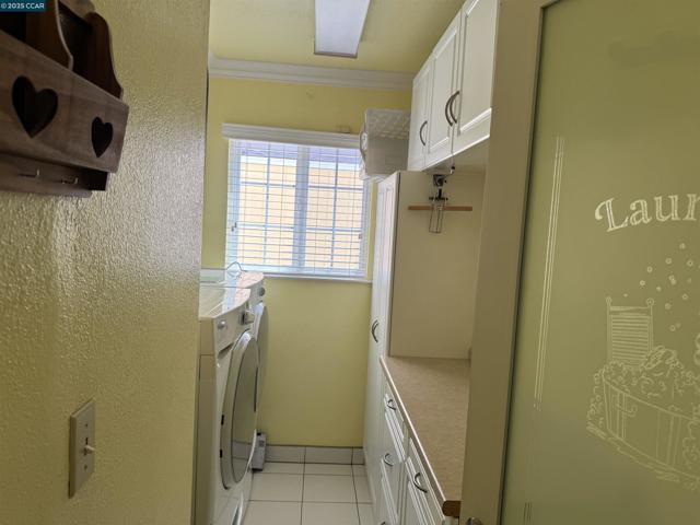 898 Luxury Dr, Concord CA: https://media.crmls.org/mediaz/117e72f6-0aaf-4e22-b6b1-affca8af3534.jpg