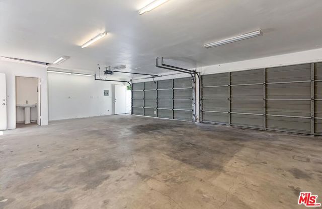 4417 Campbell Drive, Los Angeles CA: https://media.crmls.org/mediaz/117f0259-e834-41a9-85ab-02cefe84bf63.jpg