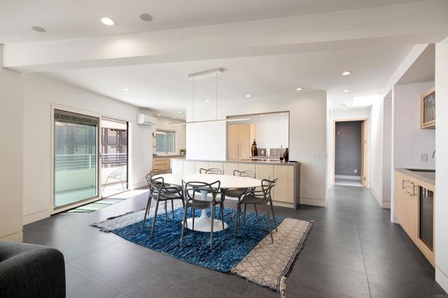 Detail Gallery Image 8 of 27 For 2110 Avenida De La Playa #C,  La Jolla,  CA 92037 - 3 Beds | 2/1 Baths