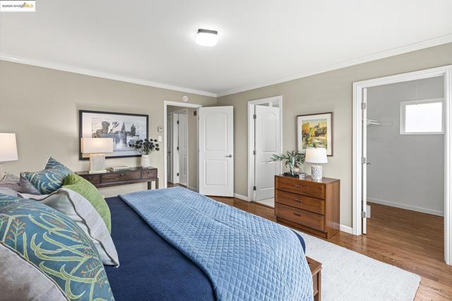 21 Maggiora Ct, Oakland CA: https://media.crmls.org/mediaz/117f9010-b643-4c01-853b-1e15bd1f3e5a.jpg