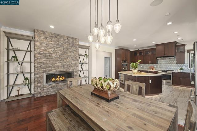 3981 Amyx Ct, Hayward CA: https://media.crmls.org/mediaz/117fd61d-2d1f-446c-9c8b-3c97757b4e29.jpg