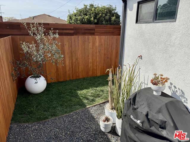 3625 Somerset Drive, Los Angeles CA: https://media.crmls.org/mediaz/117ffe1c-0152-44d6-baaa-7acefa29a4b1.jpg