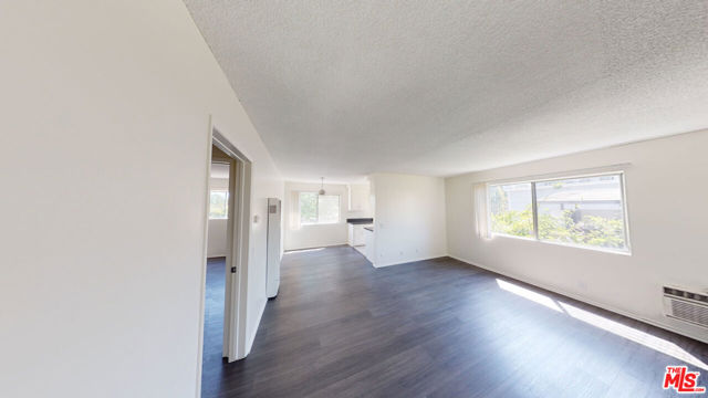 5236 Kester Avenue, Sherman Oaks CA: https://media.crmls.org/mediaz/118025ab-13b8-4335-aaa9-5e9bec2c4e7a.jpg
