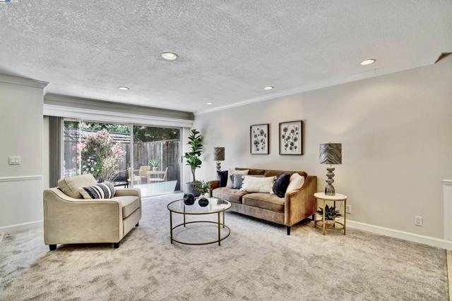 2217 Ptarmigan Dr, Walnut Creek CA: https://media.crmls.org/mediaz/11802abe-4455-4690-a8b3-52bb3651cd06.jpg