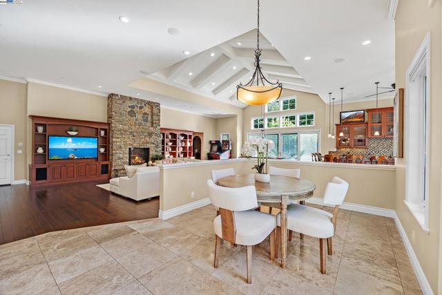 24 Timberview Ct., Danville CA: https://media.crmls.org/mediaz/11803e4c-44fc-4525-b18c-292a0f9b48fb.jpg