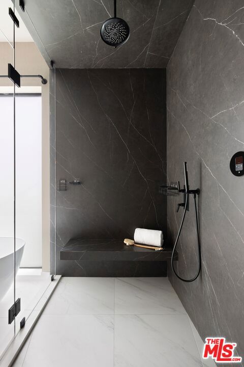 714 N La Jolla Avenue, Los Angeles CA: https://media.crmls.org/mediaz/118092a6-9f41-421b-baa5-3f9a799aba26.jpg