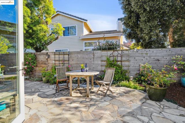 26 Farallon Ct, Richmond CA: https://media.crmls.org/mediaz/11816f83-1202-4a3d-a931-5965c4b9a12e.jpg