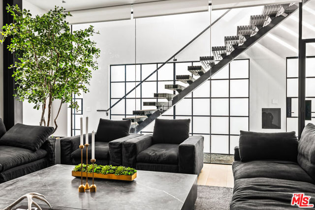 1346 Abbot Kinney Boulevard, Venice CA: https://media.crmls.org/mediaz/1181780b-00f8-4467-b57d-6a02ef721735.jpg