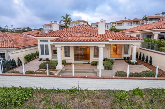 1327 Caminito Batea, La Jolla CA: https://media.crmls.org/mediaz/118182b3-c79a-417b-97b6-dcf88b97e0a6.jpg