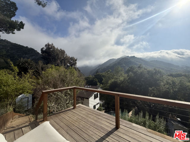 554 Mountain Green Drive, Calabasas CA: https://media.crmls.org/mediaz/118215b6-d2a3-4517-8f61-6c5f8c975a1c.jpg