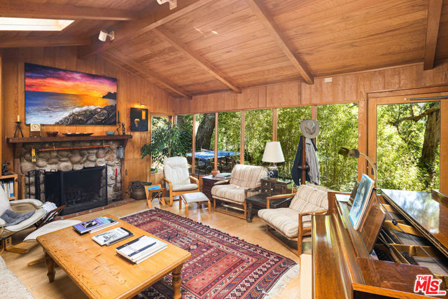 537 West Rustic Road photo 3