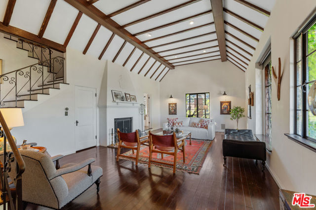 3827 Carnavon Way, Los Angeles CA: https://media.crmls.org/mediaz/1182ac0e-c66a-4f3b-8ba0-d89b4b52082b.jpg