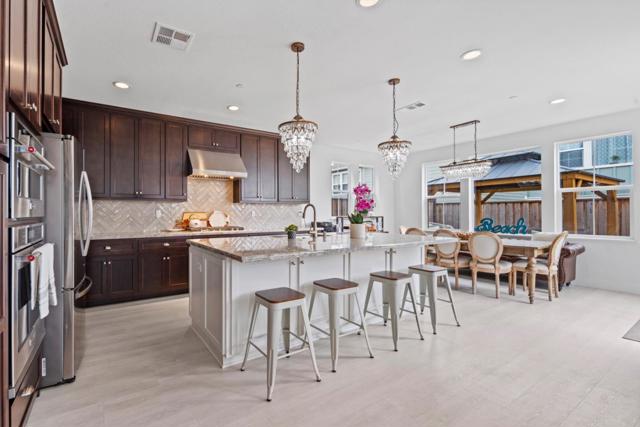 287 Skyview Drive, Marina CA: https://media.crmls.org/mediaz/118320cc-f7e6-4e40-b8c9-5e117139d207.jpg