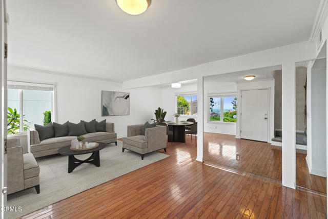 5505 Topa Topa Drive, Ventura CA: https://media.crmls.org/mediaz/118325b4-5883-4ea8-9d24-ac2efc6fb9b0.jpg