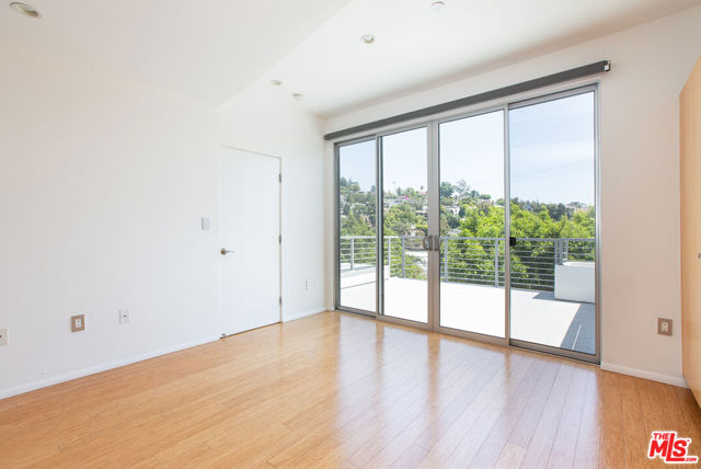 3907 De Longpre Avenue, Los Angeles CA: https://media.crmls.org/mediaz/11832eab-f41b-43df-9f43-6ca2db023412.jpg