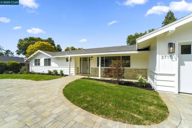 3715 Liscome Way, Concord CA: https://media.crmls.org/mediaz/11834063-2786-4d69-bd5e-fc6bade3ac96.jpg
