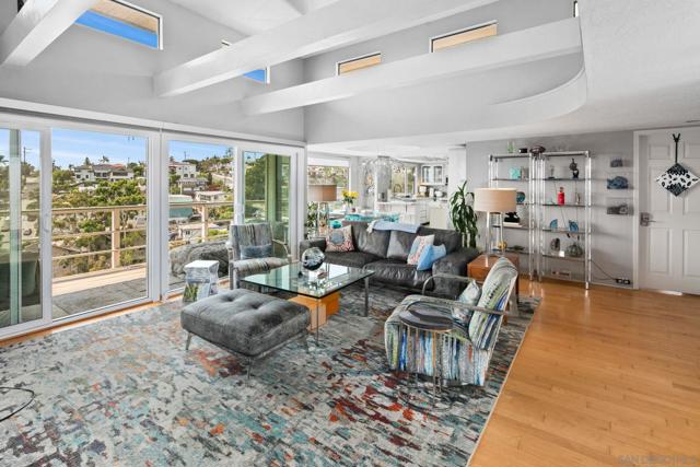 1694 Torrance St, San Diego CA: https://media.crmls.org/mediaz/1183b8f4-c480-4b92-a6d5-55998126493e.jpg