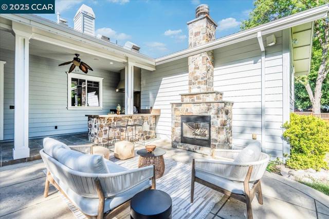 1291 Clover Ln, Walnut Creek CA: https://media.crmls.org/mediaz/1183e382-b5ab-4deb-981f-652e7bdb4e8d.jpg