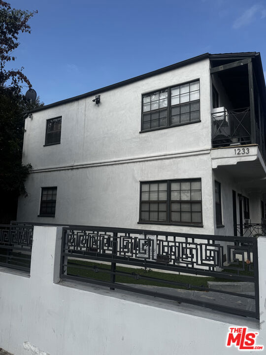 1233 Gordon Street #10