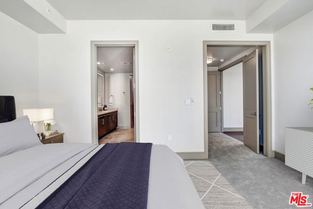 10700 Wilshire Boulevard, Los Angeles CA: https://media.crmls.org/mediaz/1184532e-aced-42bb-b986-958b77ef0981.jpg