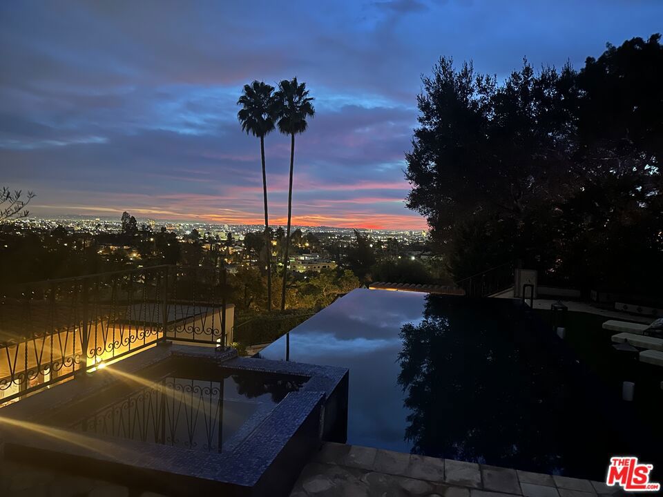 https://media.crmls.org/mediaz/11848fd7-97f5-476a-ab74-8755435782da.jpg?preset=X-Large