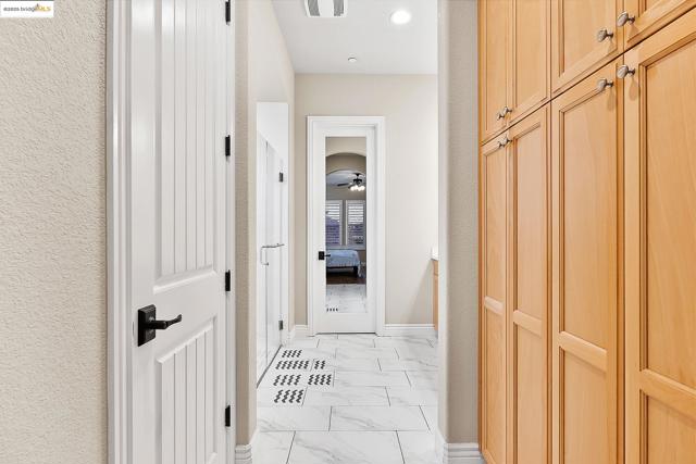 1627 Healing Rock Ct, Brentwood CA: https://media.crmls.org/mediaz/11849750-4d89-4f32-bf6f-4b83e4e75e97.jpg