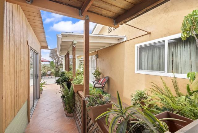 770 Kedzie Ave, San Diego CA: https://media.crmls.org/mediaz/11855593-804b-4478-9396-93e83b282deb.jpg