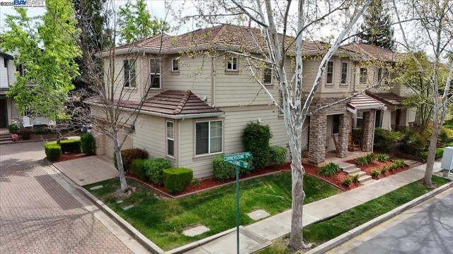 107 Limestone Cmn, Livermore CA: https://media.crmls.org/mediaz/11855f6e-2af0-4fc7-bc05-4766d88f11b8.jpg
