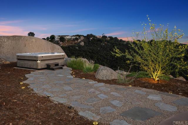 10027 Tall Oak Drive, Escondido CA: https://media.crmls.org/mediaz/1185795e-cbce-4e13-8376-4dc43b7cc8ea.jpg