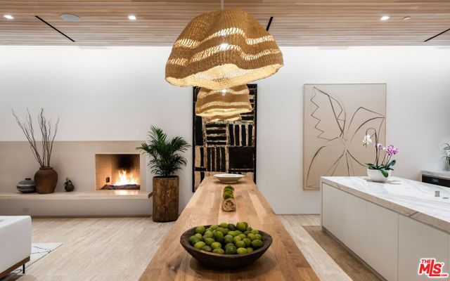 28837 Selfridge Drive, Malibu CA: https://media.crmls.org/mediaz/118608ac-9664-496e-8b7a-9936e1c66e45.jpg