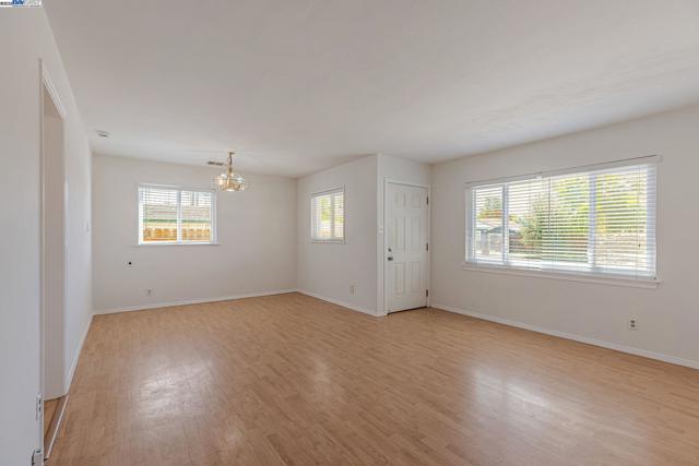 2056 Elm St, Livermore CA: https://media.crmls.org/mediaz/11860a75-41f0-4040-94b8-da7d6cb855f6.jpg