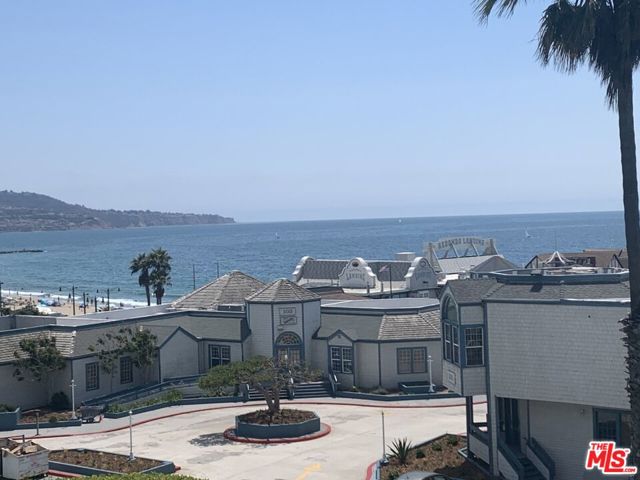 620 The village, Redondo Beach, California 90277, 2 Bedrooms Bedrooms, ,2 BathroomsBathrooms,Residential,Sold,The village,22183607