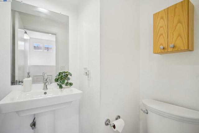 385 Montecito Way, Milpitas CA: https://media.crmls.org/mediaz/1186eb91-b6b8-4c5f-ac17-11bffc652901.jpg