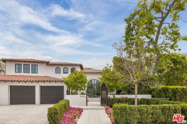 1445 Via Cresta, Pacific Palisades CA: https://media.crmls.org/mediaz/1186ffc1-bc3f-47a7-808e-eaf175eff780.jpg