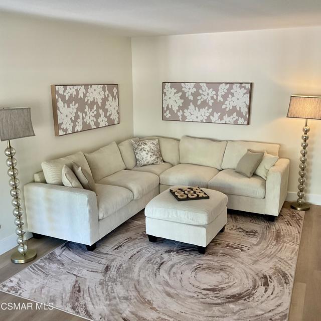 2455 Castlemont Court, Simi Valley CA: https://media.crmls.org/mediaz/118729f9-8556-48a4-a81d-c01cd5dc4134.jpg