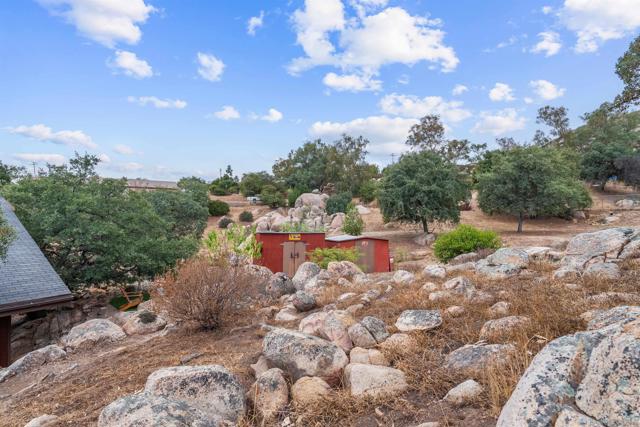 2410 Mount Elena Way, Jamul CA: https://media.crmls.org/mediaz/11877b8e-c466-42c3-b441-634763459bfe.jpg