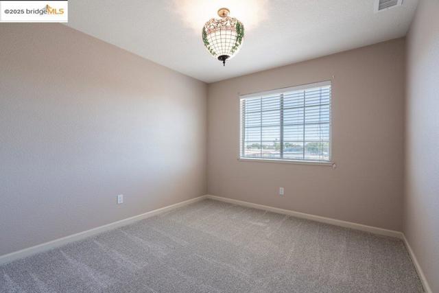 1003 Linda Vista Way, Rio Vista CA: https://media.crmls.org/mediaz/11878772-b636-4142-89b7-6edb636bd01b.jpg