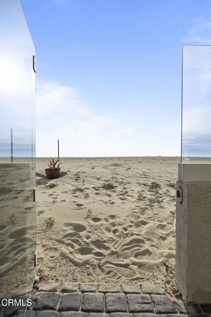 3541 Ocean Drive, Oxnard CA: https://media.crmls.org/mediaz/1187b630-b3b4-4d22-90c0-c0bd440ce104.jpg