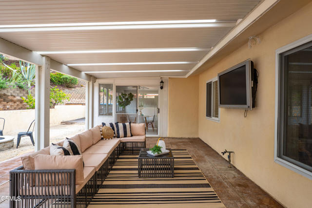 7017 Sonora Court, Ventura CA: https://media.crmls.org/mediaz/11883880-d552-41e7-b530-bf5d951dc13c.jpg