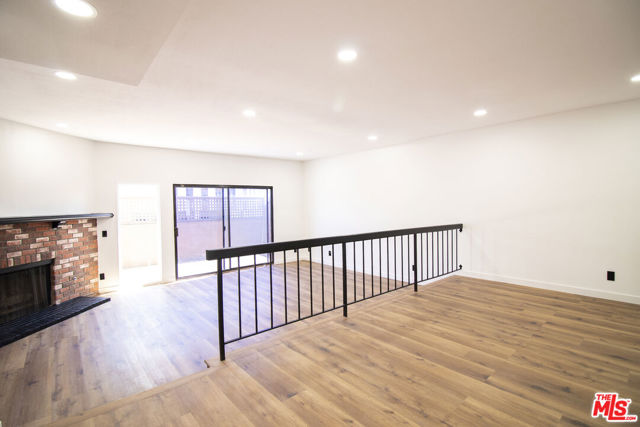 1132 19th Street, Santa Monica CA: https://media.crmls.org/mediaz/11884a30-14b9-4c4f-a5d8-a3ce723b7ee8.jpg