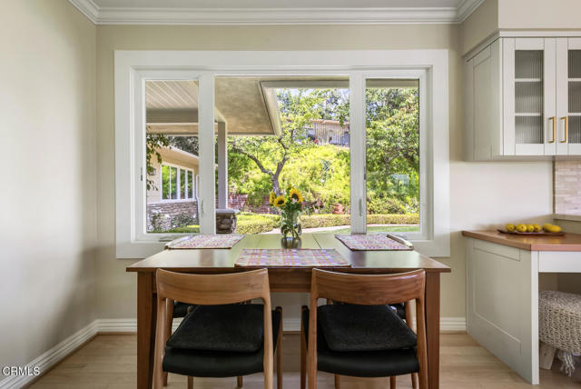5109 Redwillow Lane, La Canada Flintridge CA: https://media.crmls.org/mediaz/11886ddf-23a6-496e-8e07-a475d0e76aa6.jpg