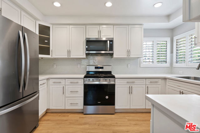 6421 Gaviota Avenue, Van Nuys CA: https://media.crmls.org/mediaz/118889ea-95c9-4310-bd32-a9db552f85b9.jpg
