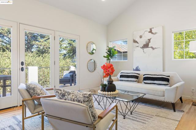 50 Pine Hills Ct, Oakland CA: https://media.crmls.org/mediaz/11889bcb-3121-474c-a4c4-5faaa71a190f.jpg