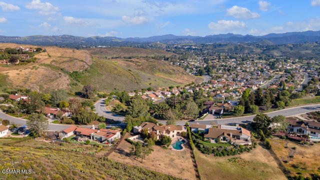 751 Wildwood Avenue, Thousand Oaks CA: https://media.crmls.org/mediaz/1188fa48-98c6-4bba-b4c0-b02eda09380a.jpg