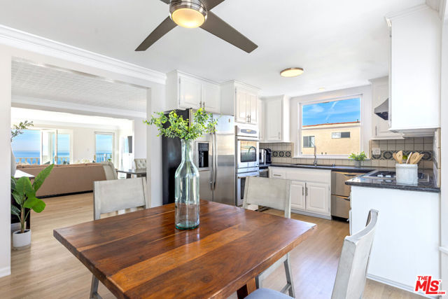 2407 Bayview Drive, Manhattan Beach CA: https://media.crmls.org/mediaz/118950bd-7765-4266-a190-e1e08f7d4709.jpg