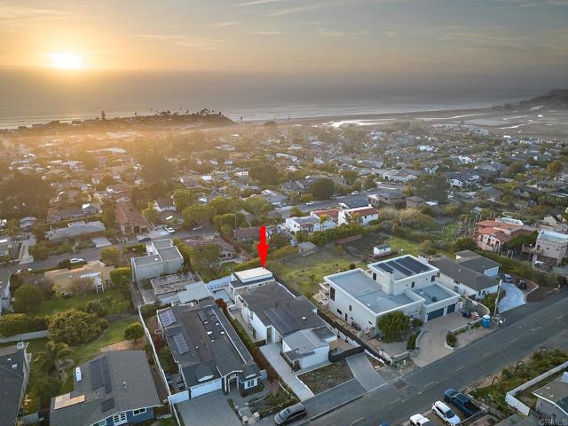 537 N Granados Avenue, Solana Beach CA: https://media.crmls.org/mediaz/11895671-2051-4841-8bc1-aec601ecfc97.jpg