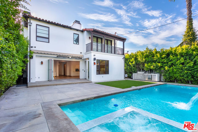142 N Hamel Drive, Beverly Hills CA: https://media.crmls.org/mediaz/11899384-6b41-403f-8cb5-19684fbc9585.jpg